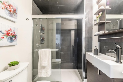 Stunning 1BR - Boutique Apartment - PRIME Location! image 11