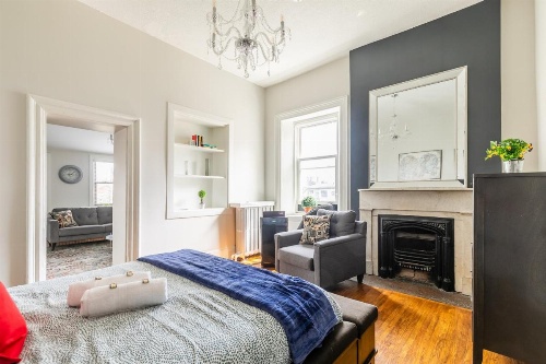 Stunning 1BR - Boutique Apartment - PRIME Location! image 12