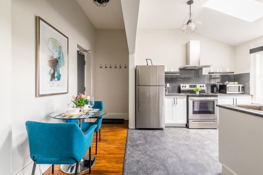 Stunning 1BR - Boutique Apartment - PRIME Location!