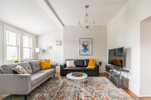 Stunning 1BR - Boutique Apartment - PRIME Location! image 14