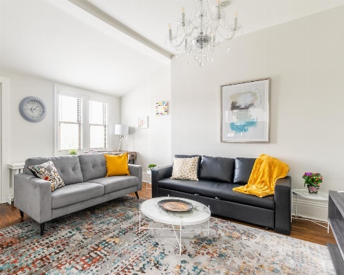 Stunning 1BR - Boutique Apartment - PRIME Location! image 9